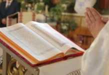 Tại sao các thừa tác viên đọc sách không đọc số chương và câu khi đọc Lời Chúa trong Thánh lễ?